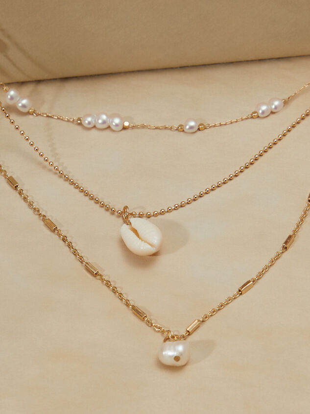 Layered Pearl & Shell Necklace Detail 2 - AS REVIVAL
