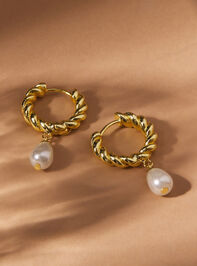 Twisted Hoop Pearl Earrings - AS REVIVAL