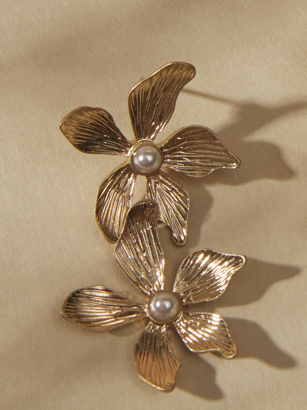 Pearl Flower Earrings Detail 2 - AS REVIVAL